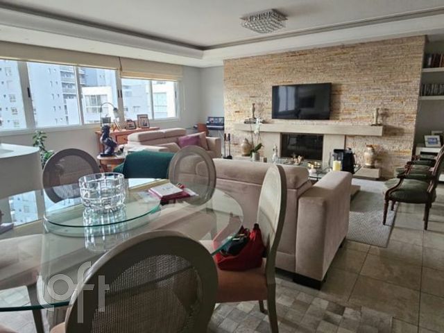 Apartamento com 145m², 3 dormitórios, 1 suíte, 2 vagas, Petrópolis em Porto Alegre