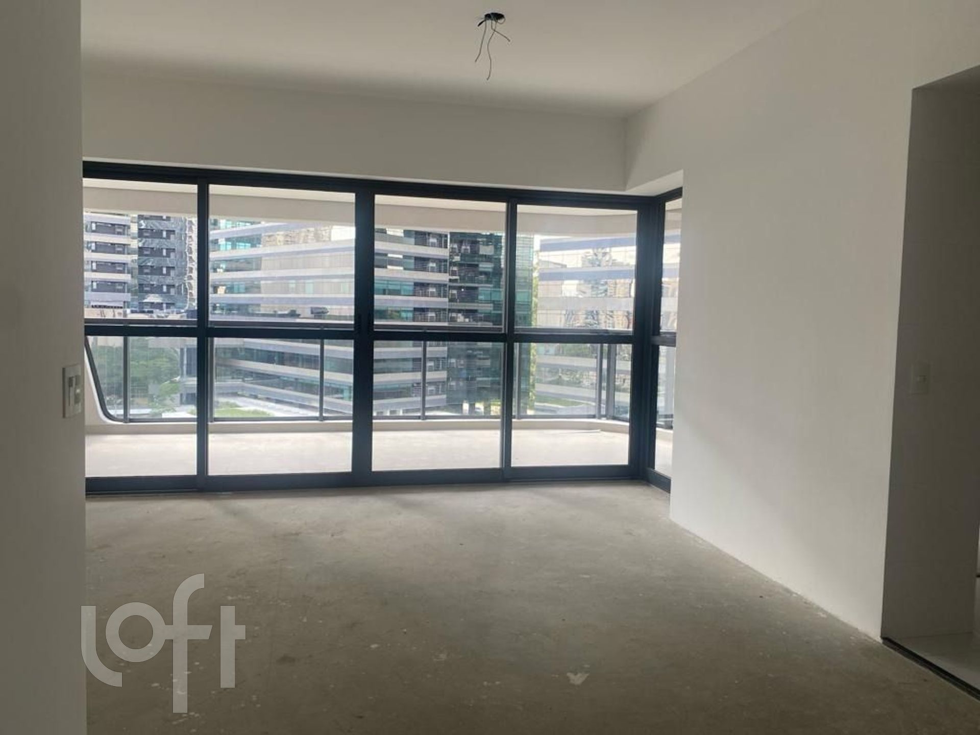 Apartamento à venda com 4 quartos, 203m² - Foto 2