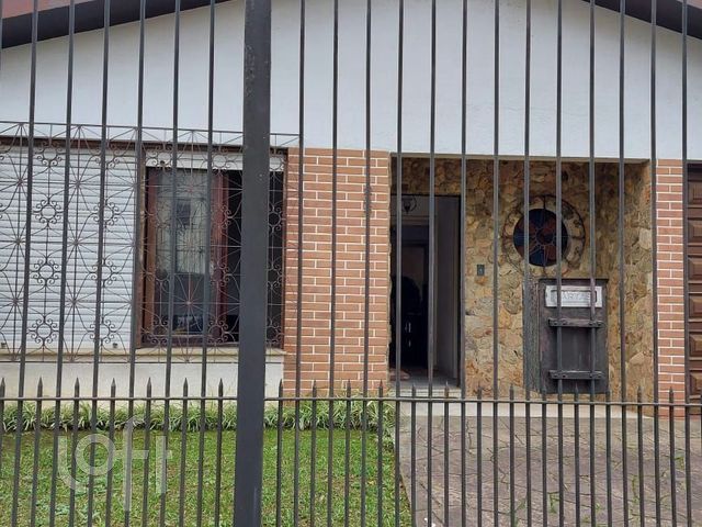 Casa com 170m², 4 dormitórios, 1 suíte, 5 vagas, Vila Ipiranga em Porto Alegre