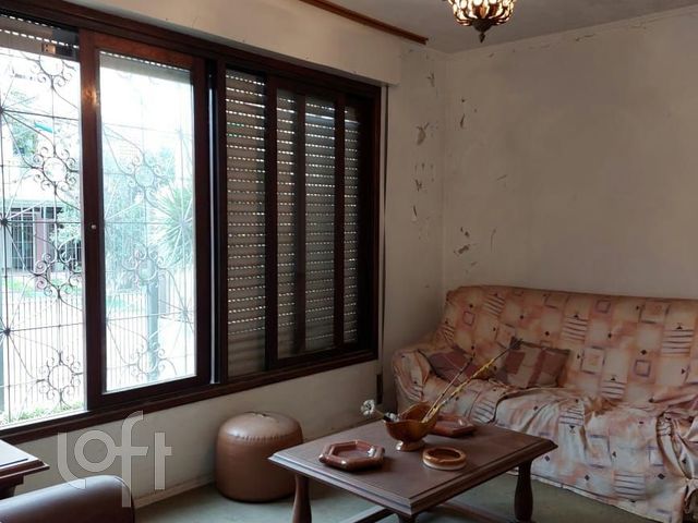 Casa com 170m², 4 dormitórios, 1 suíte, 5 vagas, Vila Ipiranga em Porto Alegre