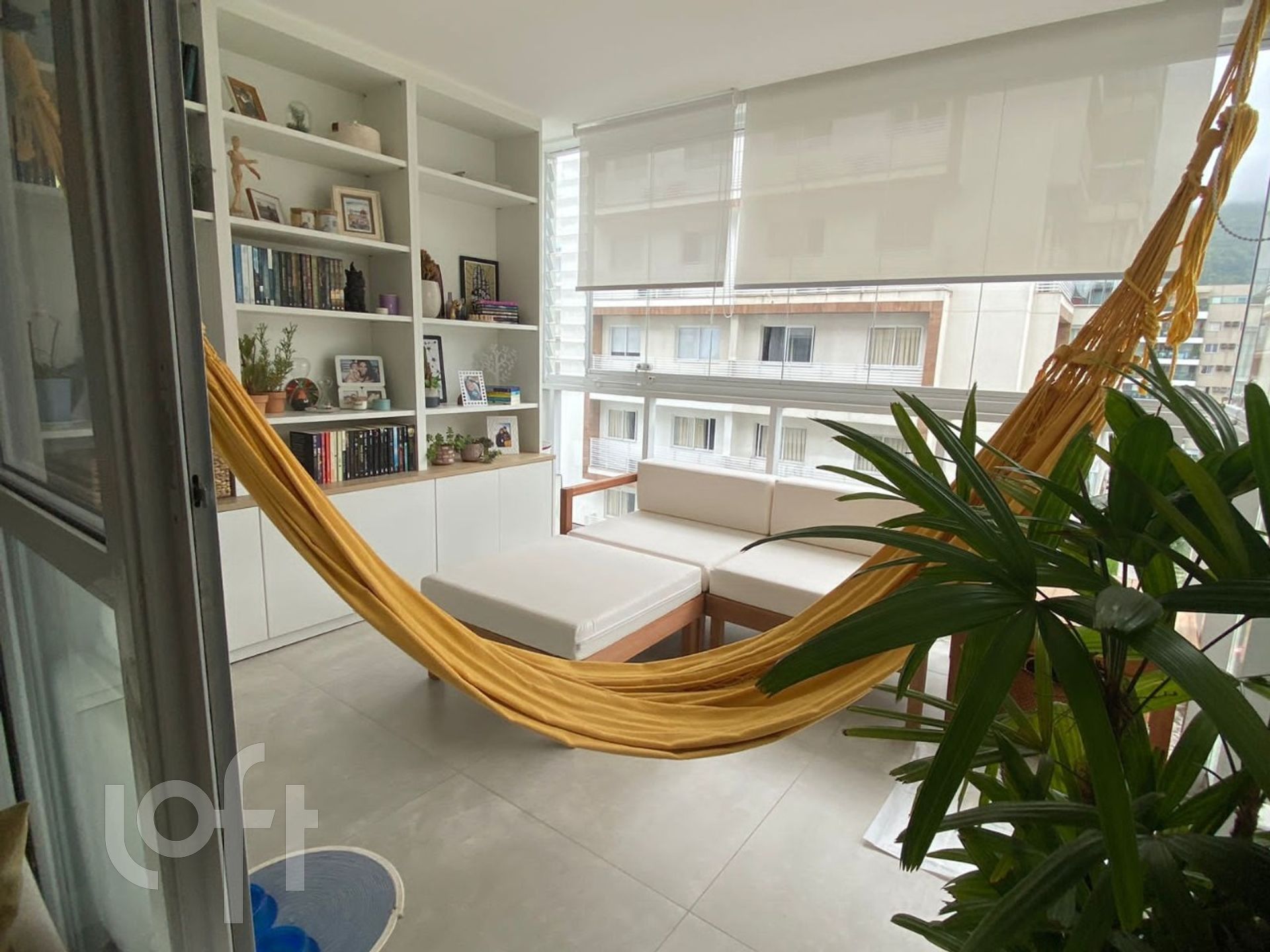 Apartamento à venda com 2 quartos, 70m² - Foto 1