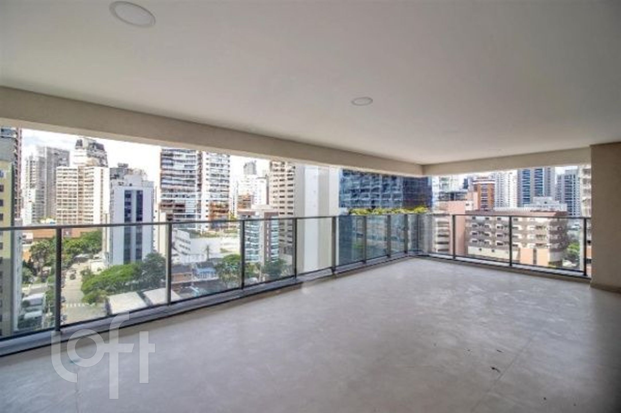 Apartamento à venda com 4 quartos, 246m² - Foto 1