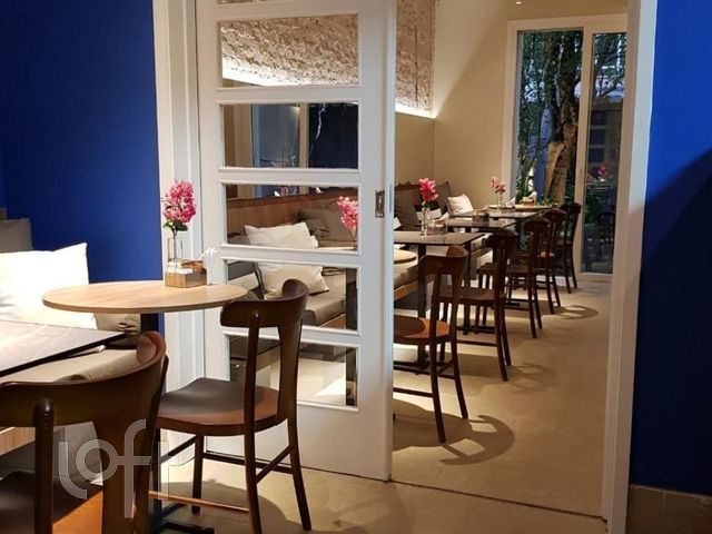 Casa com 320m², 6 dormitórios, 1 vaga, Menino Deus em Porto Alegre