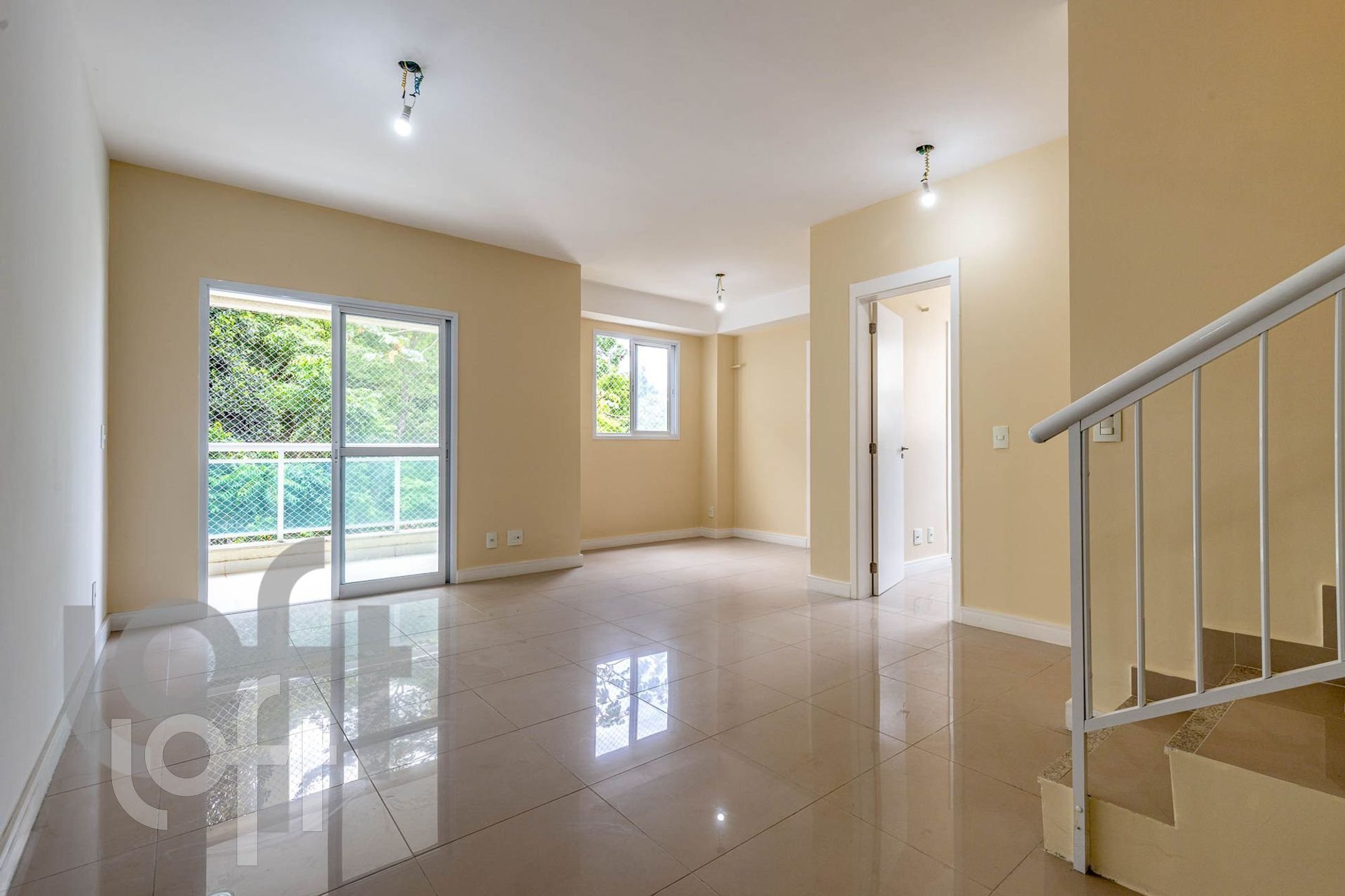 Venda de Apartamento com 4 quarto(s), 3 suíte(s), por R$ 651.0 mil em Pechincha.