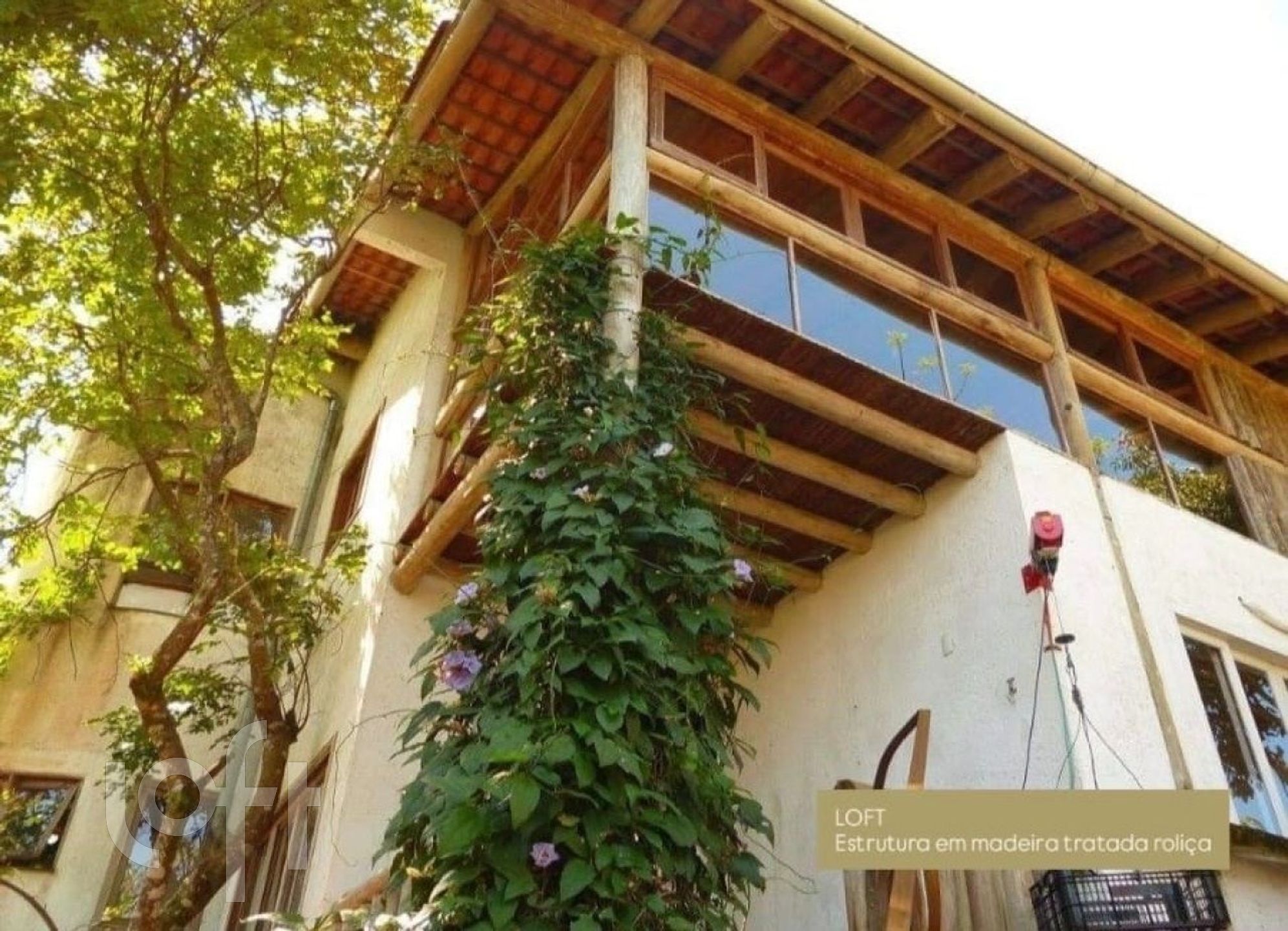 Casa estilo loft com vista panorâmica em Sambaqui - 3 quartos - 196 m²