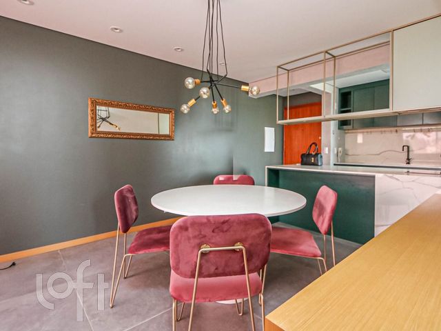 Apartamento com 70m², 2 dormitórios, 1 suíte, 2 vagas, Rio Branco em Porto Alegre