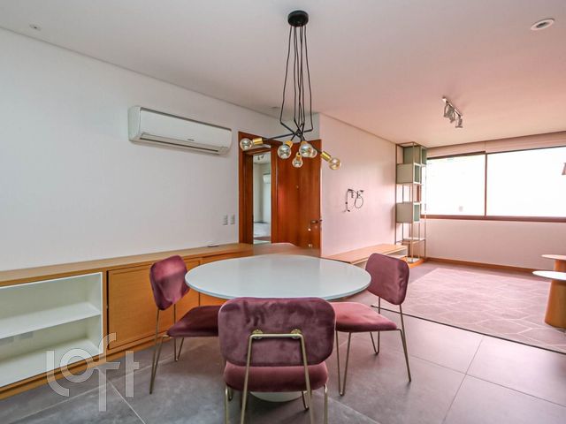 Apartamento com 70m², 2 dormitórios, 1 suíte, 2 vagas, Rio Branco em Porto Alegre