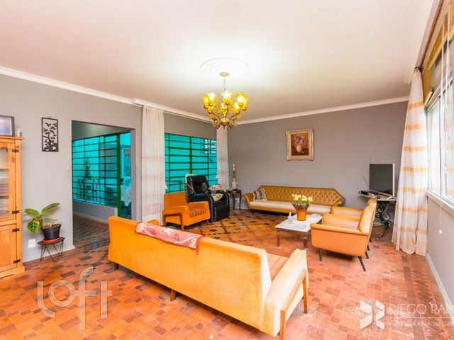 Casa com 254m², 4 dormitórios, 3 vagas, Petrópolis em Porto Alegre