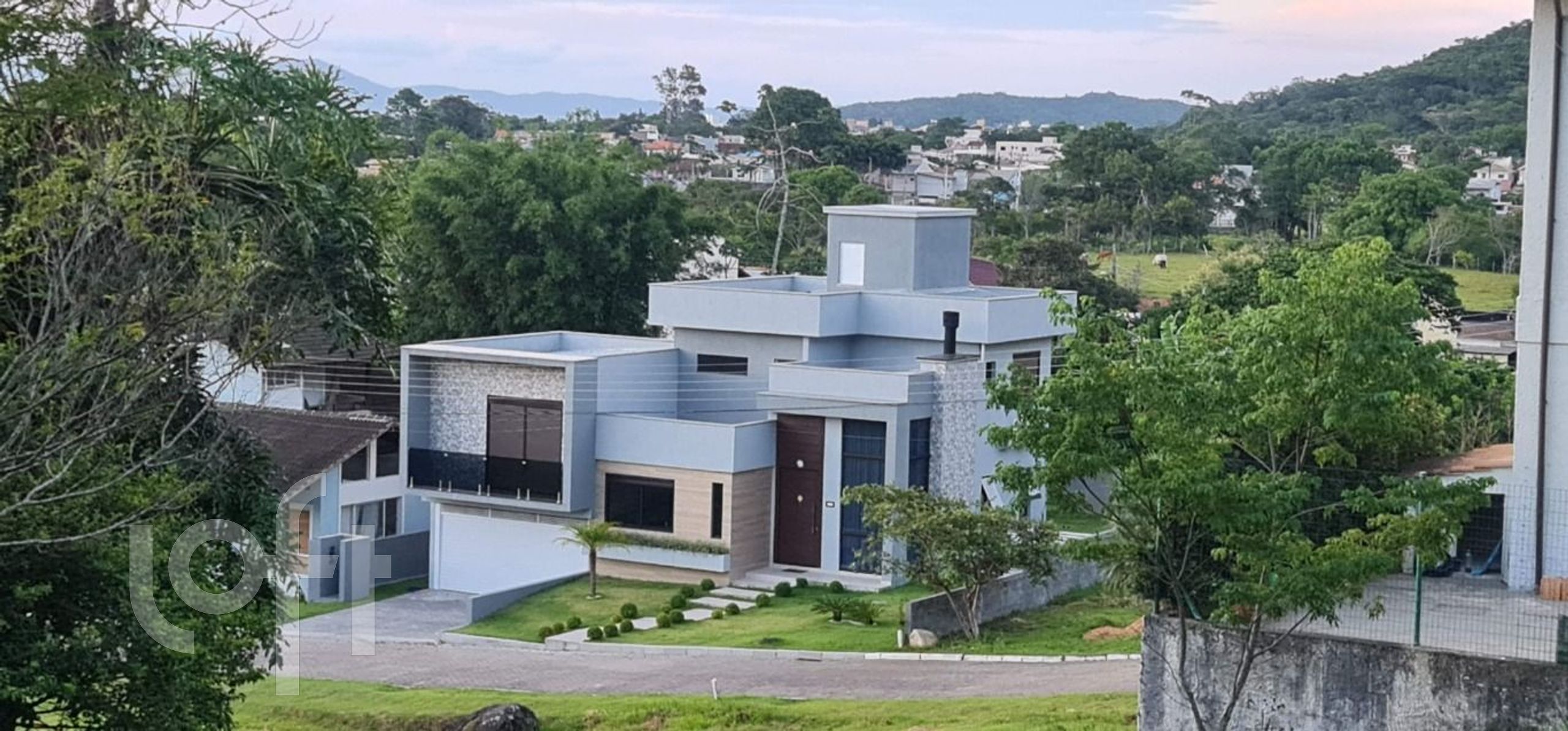 Casa Residencial com 235m², 4 quartos, 4 suítes, 4 garagens, no bairro Cachoeira do bom Jesus Leste em Florianópolis