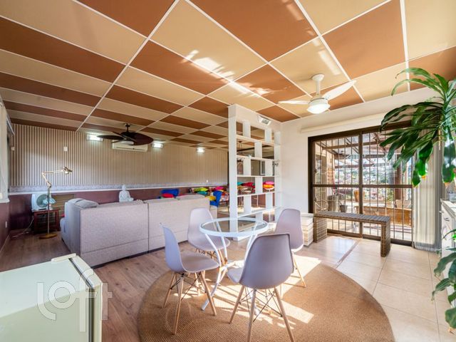 Casa com 500m², 5 dormitórios, 3 suítes, 3 vagas, Chácara das Pedras em Porto Alegre