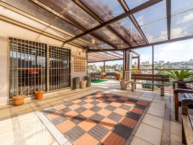 Casa com 500m², 5 dormitórios, 3 suítes, 3 vagas, Chácara das Pedras em Porto Alegre