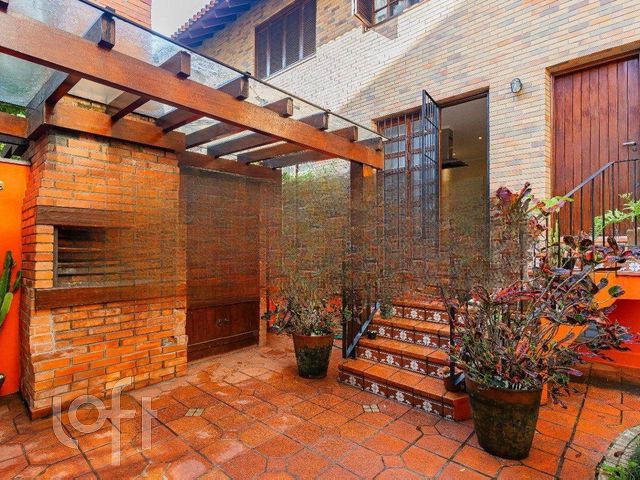 Casa em Condomínio com 330m², 3 dormitórios, 1 suíte, 2 vagas, Bela Vista em Porto Alegre