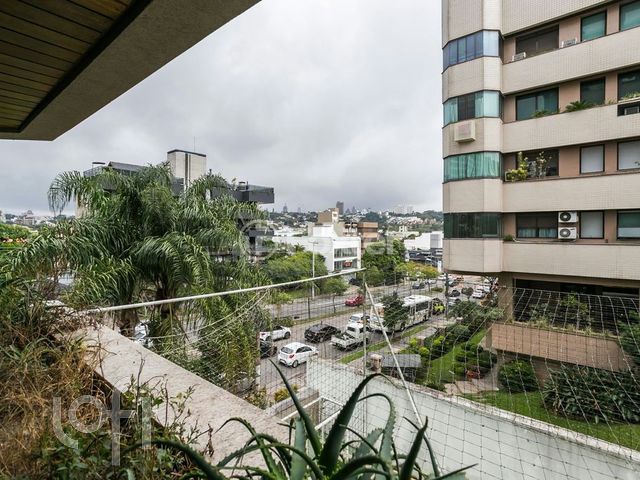 Apartamento com 136m², 3 dormitórios, 1 suíte, 2 vagas, Jardim Europa em Porto Alegre