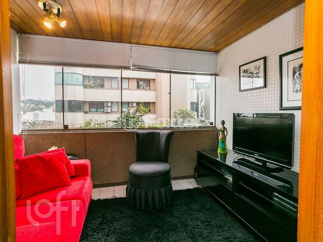 Apartamento com 136m², 3 dormitórios, 1 suíte, 2 vagas, Jardim Europa em Porto Alegre