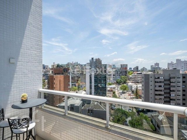 Apartamento com 104m², 2 dormitórios, 2 suítes, 2 vagas, Rio Branco em Porto Alegre