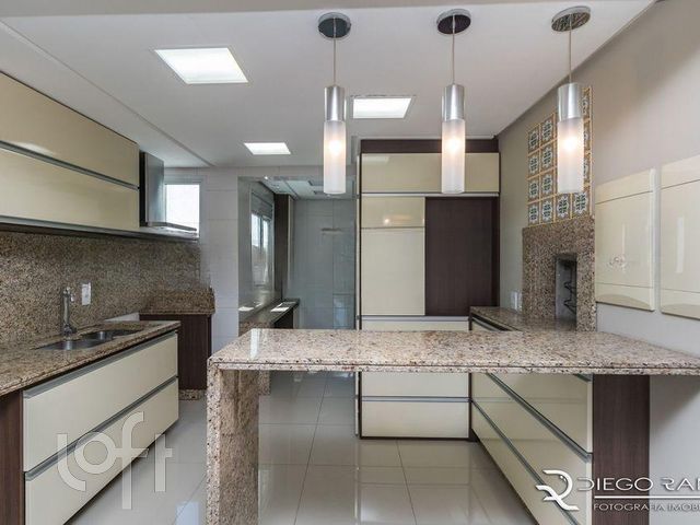 Apartamento com 105m², 2 dormitórios, 2 suítes, 2 vagas, Petrópolis em Porto Alegre