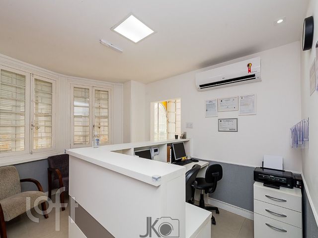 Casa com 300m², 1 dormitório, Rio Branco em Porto Alegre