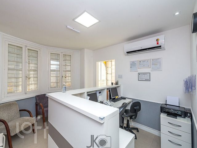 Casa com 300m², 1 dormitório, Rio Branco em Porto Alegre