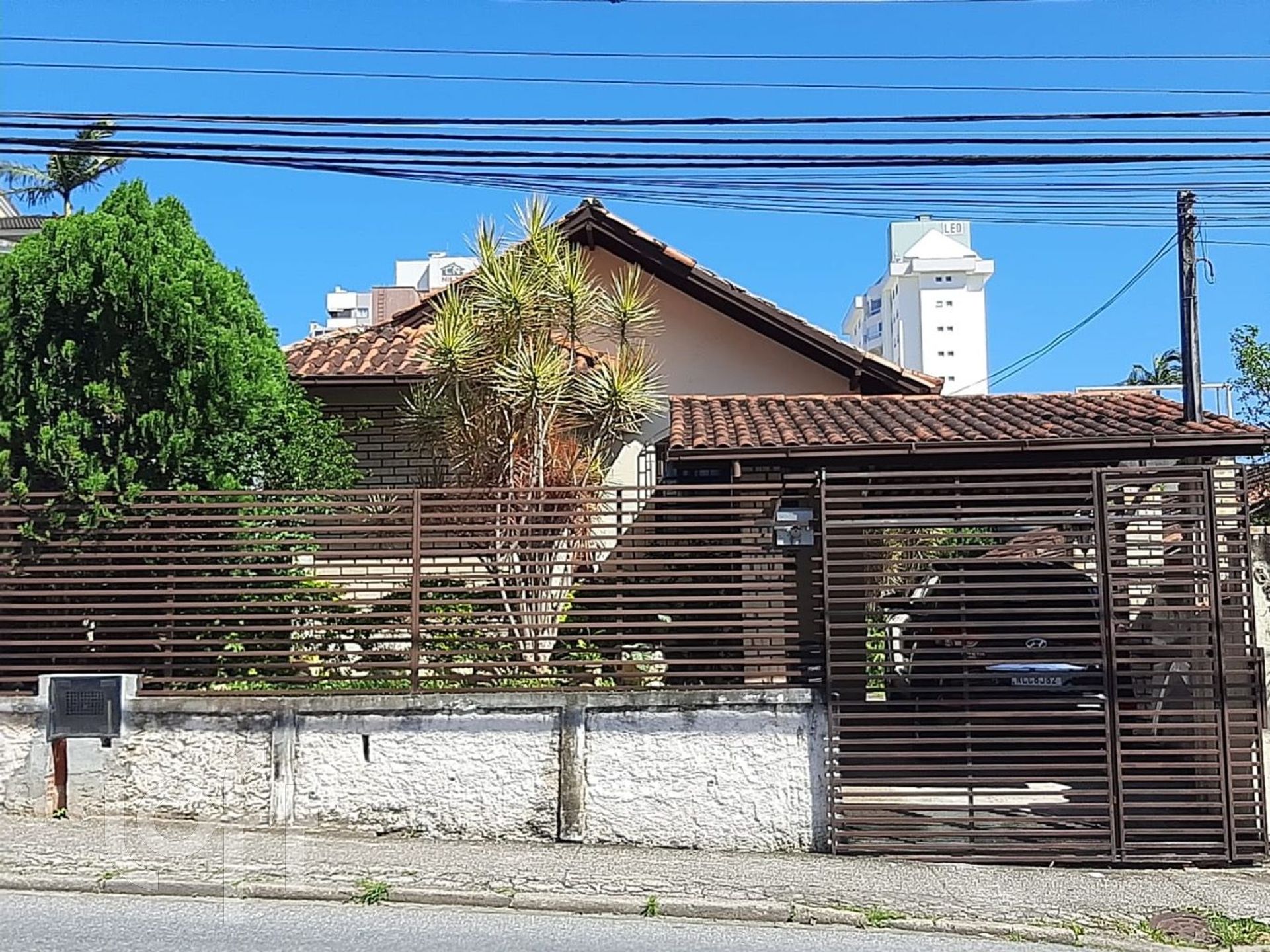 Casa Residencial com 120m², 3 quartos, 1 garagem, no bairro Canto em Florianópolis