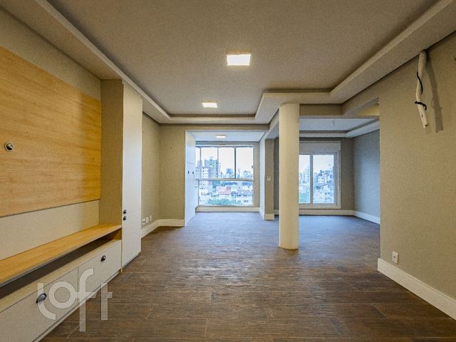 Apartamento com 108m², 3 dormitórios, 1 suíte, 2 vagas, Petrópolis em Porto Alegre