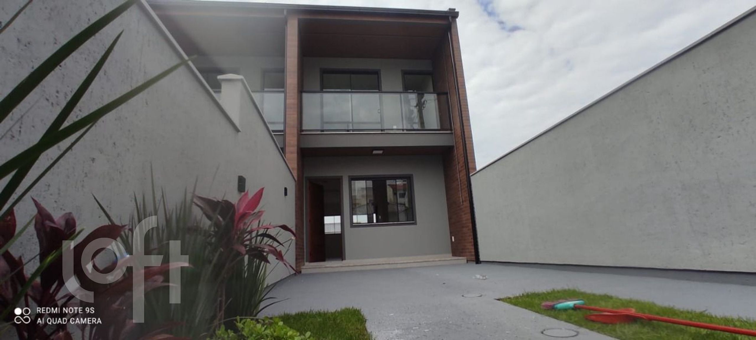 Casa à venda em Forquilhas com 85 m², 2 quartos, 2 vagas
