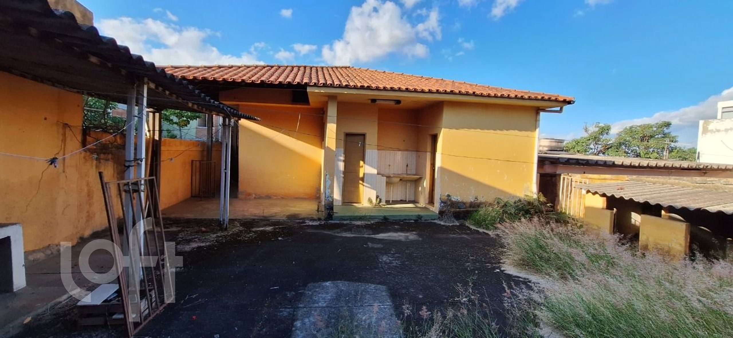 Casa à venda com 3 quartos, 360m² - Foto 1