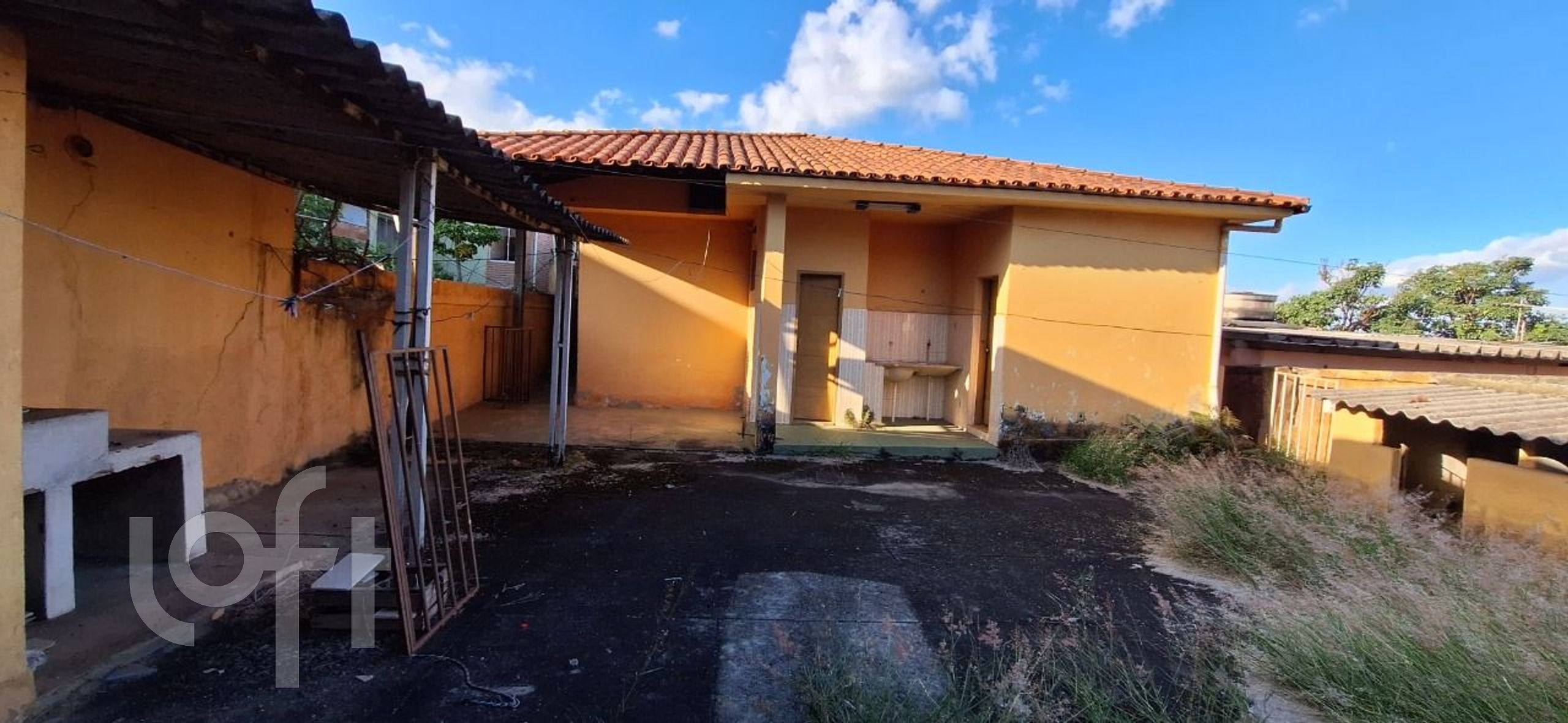 Casa à venda com 3 quartos, 360m² - Foto 2