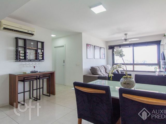 Apartamento com 57m², 2 dormitórios, 1 suíte, 2 vagas, Santana em Porto Alegre