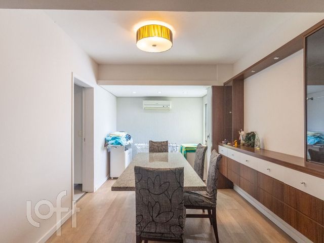 Apartamento com 95m², 2 dormitórios, 1 suíte, 1 vaga, Petrópolis em Porto Alegre
