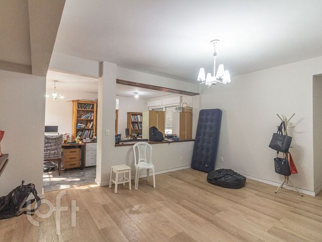 Apartamento com 95m², 2 dormitórios, 1 suíte, 1 vaga, Petrópolis em Porto Alegre