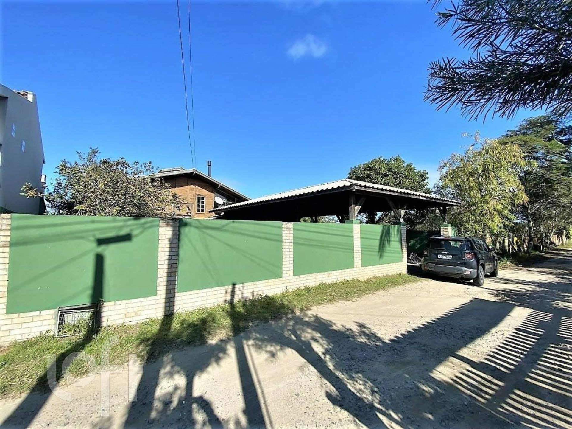 Casa à venda em Campeche Leste com 246 m², 5 quartos, 1 suíte, 4 vagas