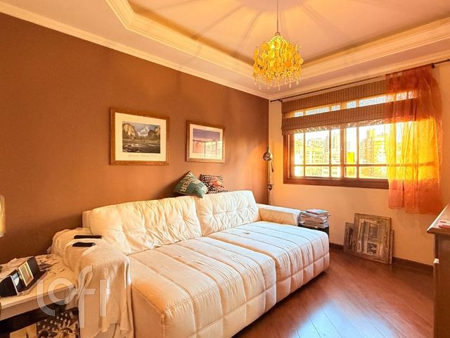 Apartamento com 243m², 3 dormitórios, 1 suíte, 3 vagas, Petrópolis em Porto Alegre