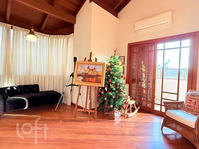 Apartamento com 243m², 3 dormitórios, 1 suíte, 3 vagas, Petrópolis em Porto Alegre