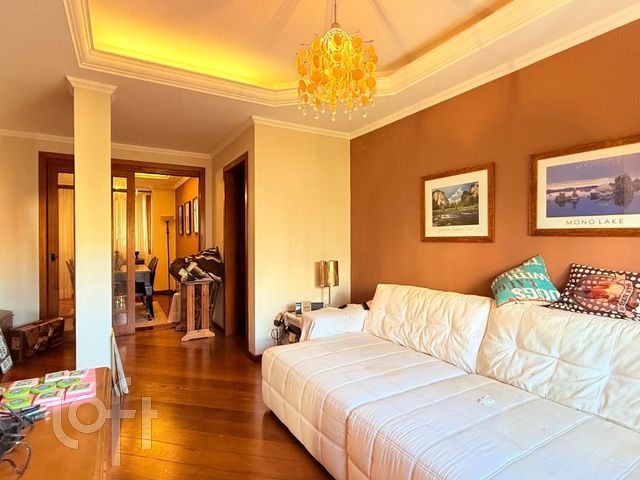 Apartamento com 243m², 3 dormitórios, 1 suíte, 3 vagas, Petrópolis em Porto Alegre