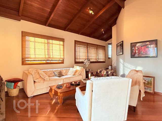 Apartamento com 243m², 3 dormitórios, 1 suíte, 3 vagas, Petrópolis em Porto Alegre