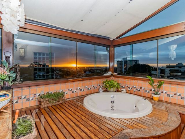Apartamento com 126m², 2 dormitórios, 1 vaga, Cristo Redentor em Porto Alegre