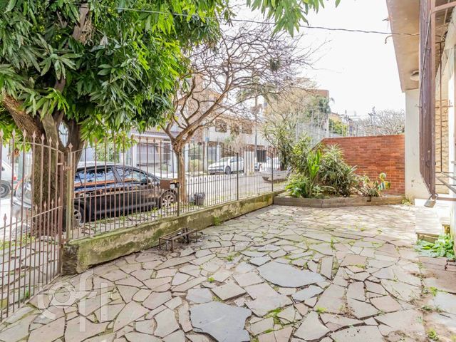 Casa com 180m², 3 dormitórios, 2 vagas, Jardim Botânico em Porto Alegre