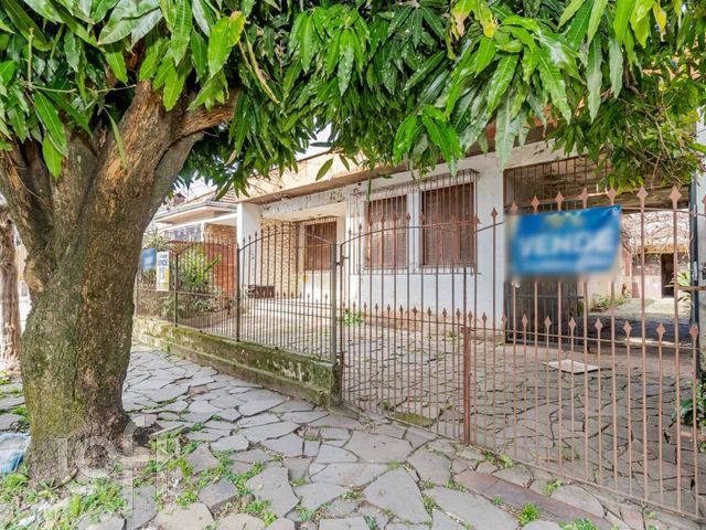 Casa com 180m², 3 dormitórios, 2 vagas, Jardim Botânico em Porto Alegre