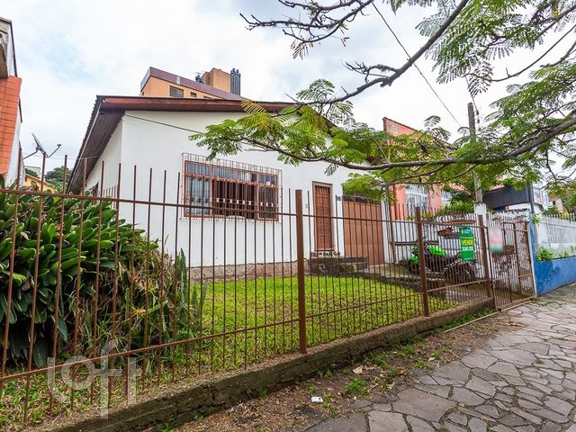 Casa com 100m², 3 dormitórios, 1 vaga, Vila Ipiranga em Porto Alegre