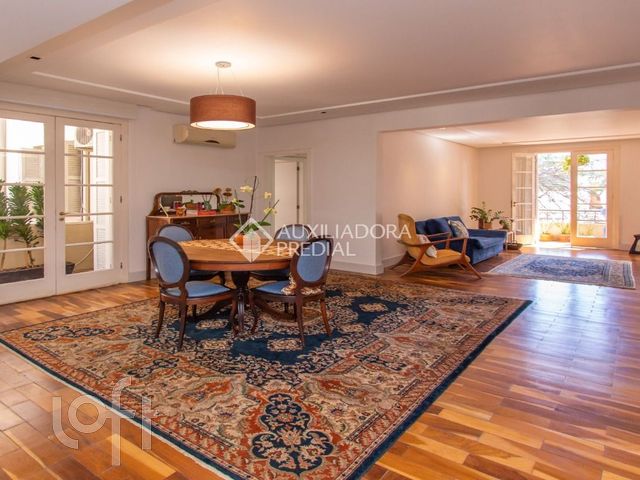 Apartamento com 121m², 3 dormitórios, 1 vaga, Auxiliadora em Porto Alegre