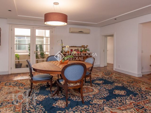 Apartamento com 121m², 3 dormitórios, 1 vaga, Auxiliadora em Porto Alegre