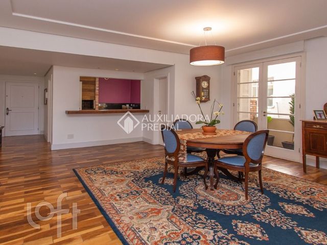 Apartamento com 121m², 3 dormitórios, 1 vaga, Auxiliadora em Porto Alegre