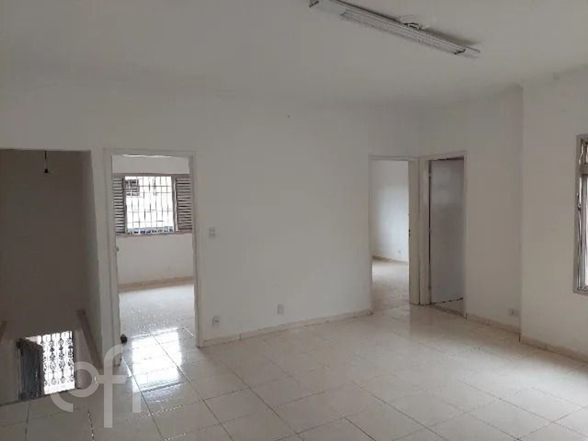 Casa à venda com 6 quartos, 160m² - Foto 2