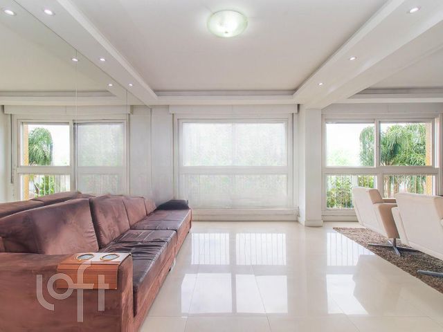 Apartamento com 176m², 3 dormitórios, 3 suítes, 2 vagas, Petrópolis em Porto Alegre