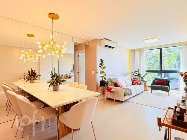 Apartamento com 74m², 2 dormitórios, 1 suíte, 2 vagas, Petrópolis em Porto Alegre