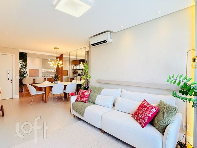 Apartamento com 74m², 2 dormitórios, 1 suíte, 2 vagas, Petrópolis em Porto Alegre