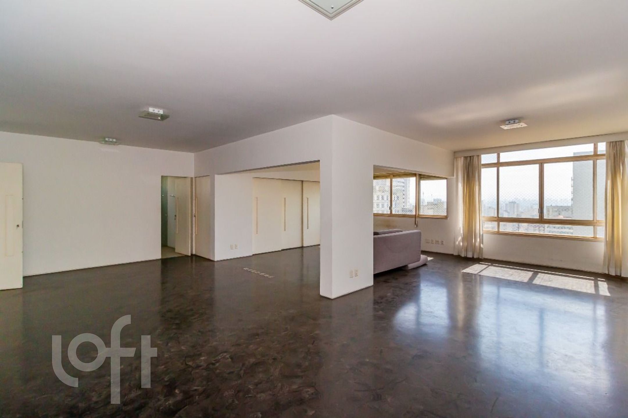 Apartamento à venda com 3 quartos, 188m² - Foto 2