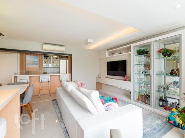 Apartamento com 105m², 3 dormitórios, 1 suíte, 2 vagas, Petrópolis em Porto Alegre