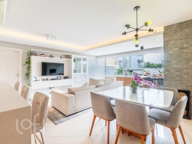 Apartamento com 105m², 3 dormitórios, 1 suíte, 2 vagas, Petrópolis em Porto Alegre