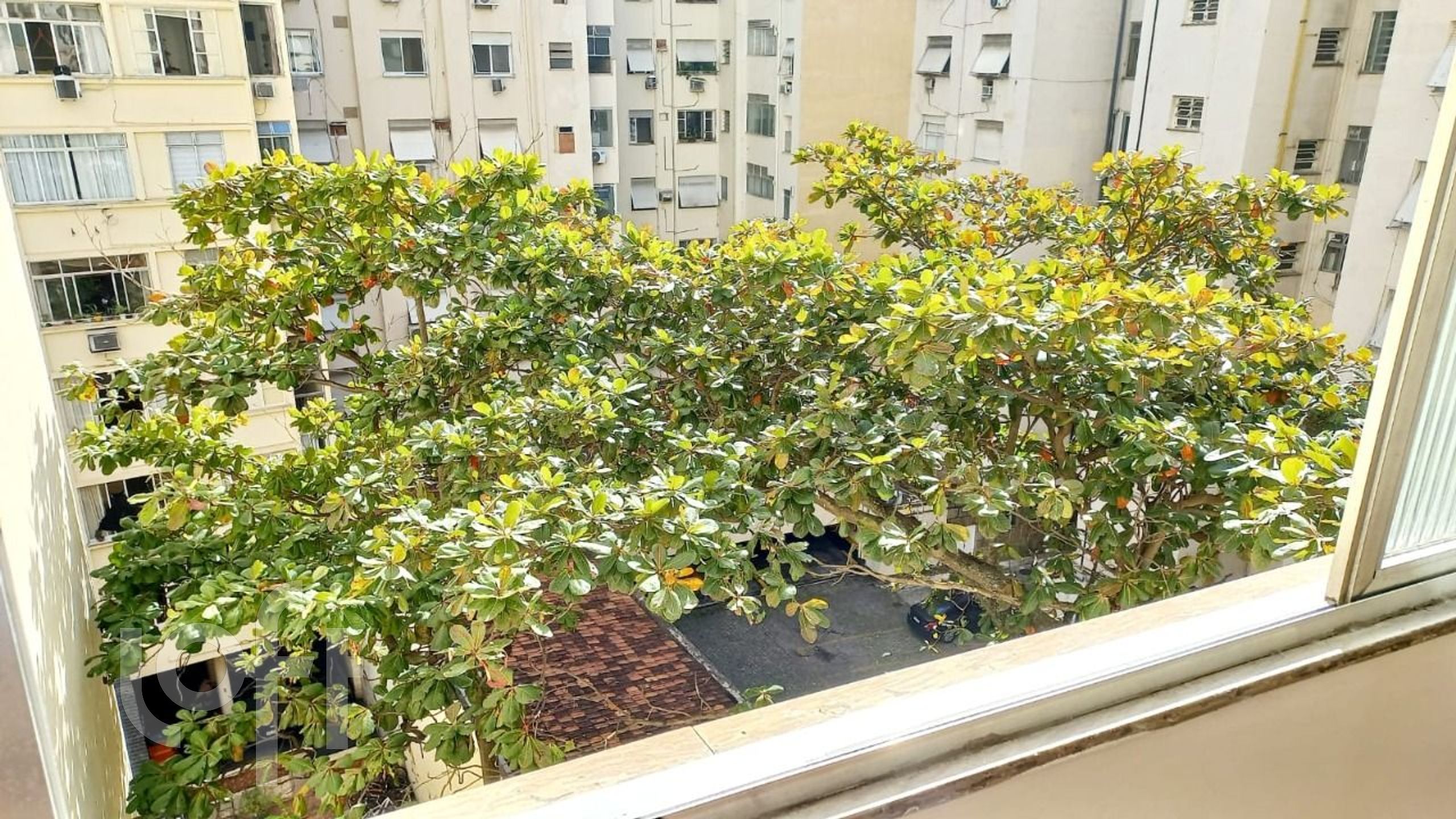 Apartamento à venda com 3 quartos, 130m² - Foto 2